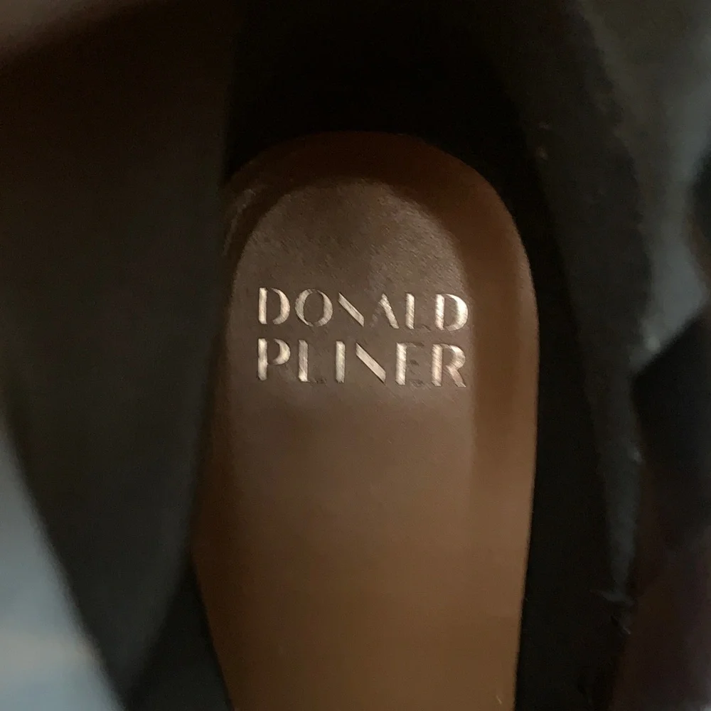 DONALD J. PLINER BOOTS STRETCH SOCK STYLE BLACK 8 1/2